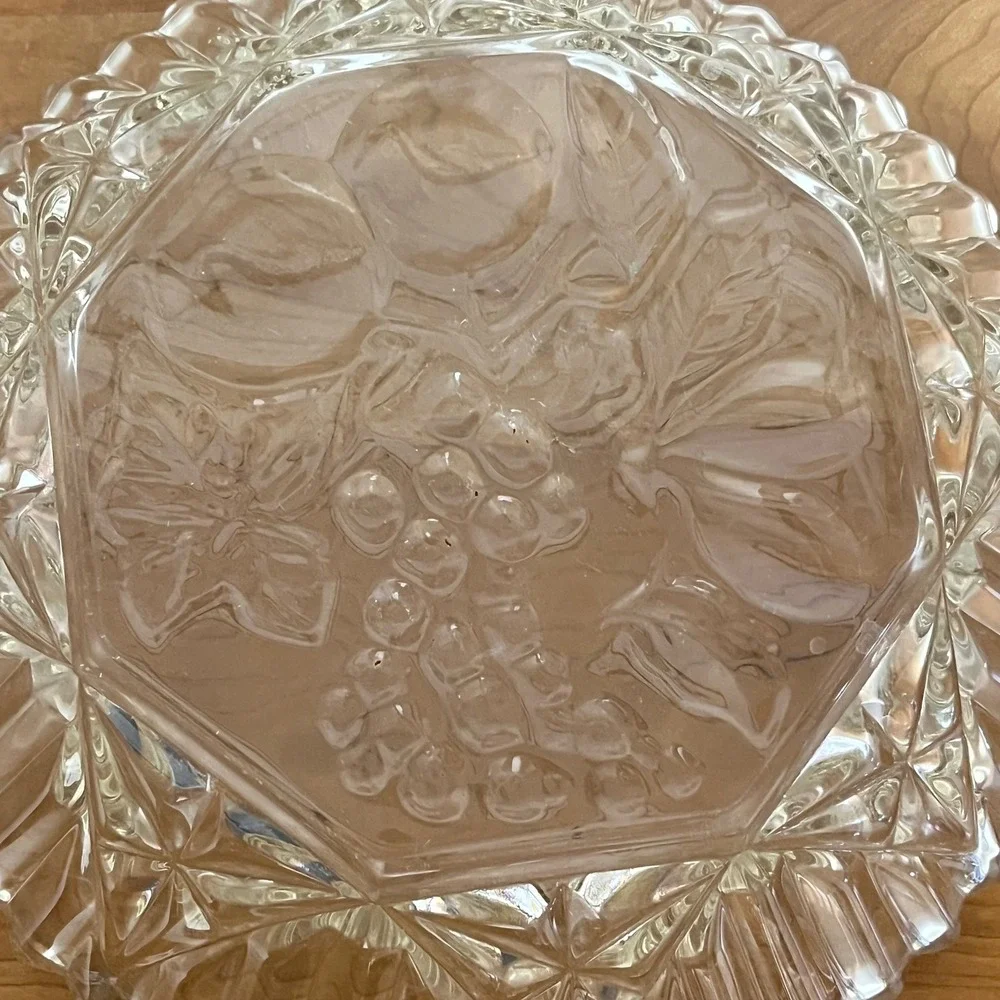 Vintage Pressed Glass Fruit Bowl‎ Grapes Embossed Starburst Sawtooth Rim 10.25
